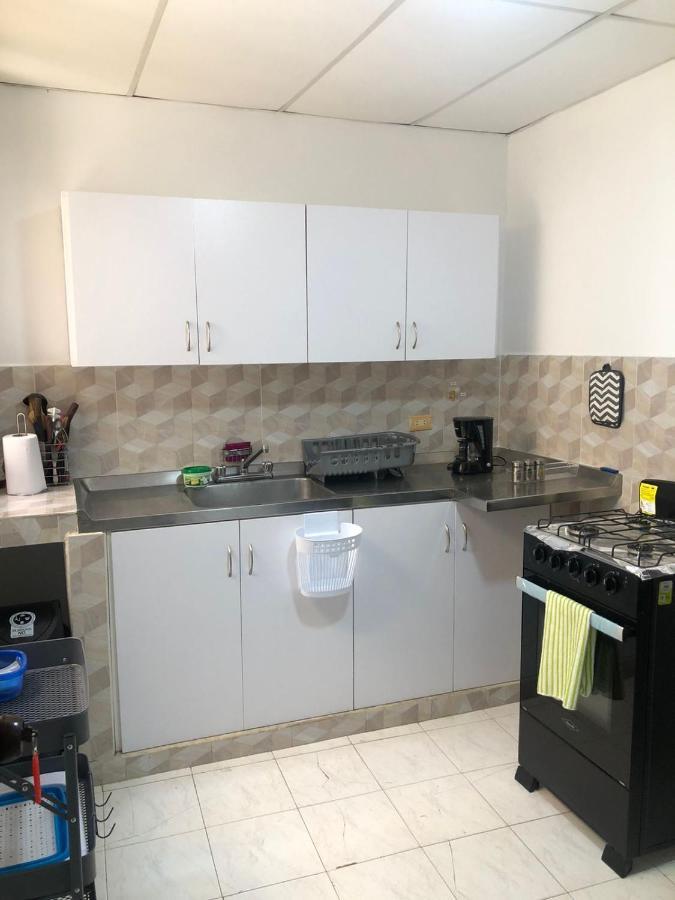 Habitaciones Independientes Cerca Al Aeropuerto 1 Cartagena Екстериор снимка