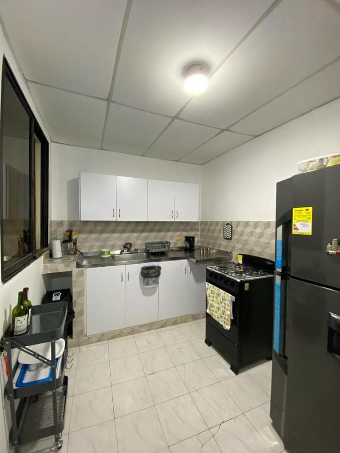 Habitaciones Independientes Cerca Al Aeropuerto 1 Cartagena Екстериор снимка